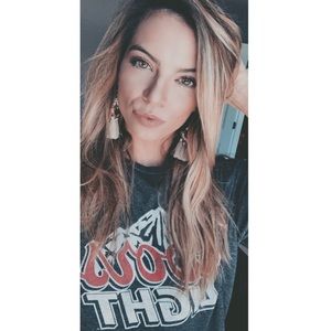 Meet your Posher, Elizabeth